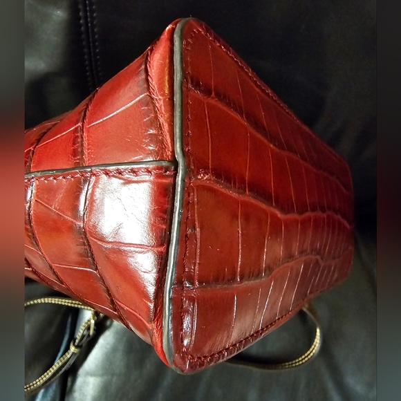 Dooney and Bourke Croc Embossed Leather Shoulder Crossbody Handbag Red Wine EUC - Picture 9 of 16